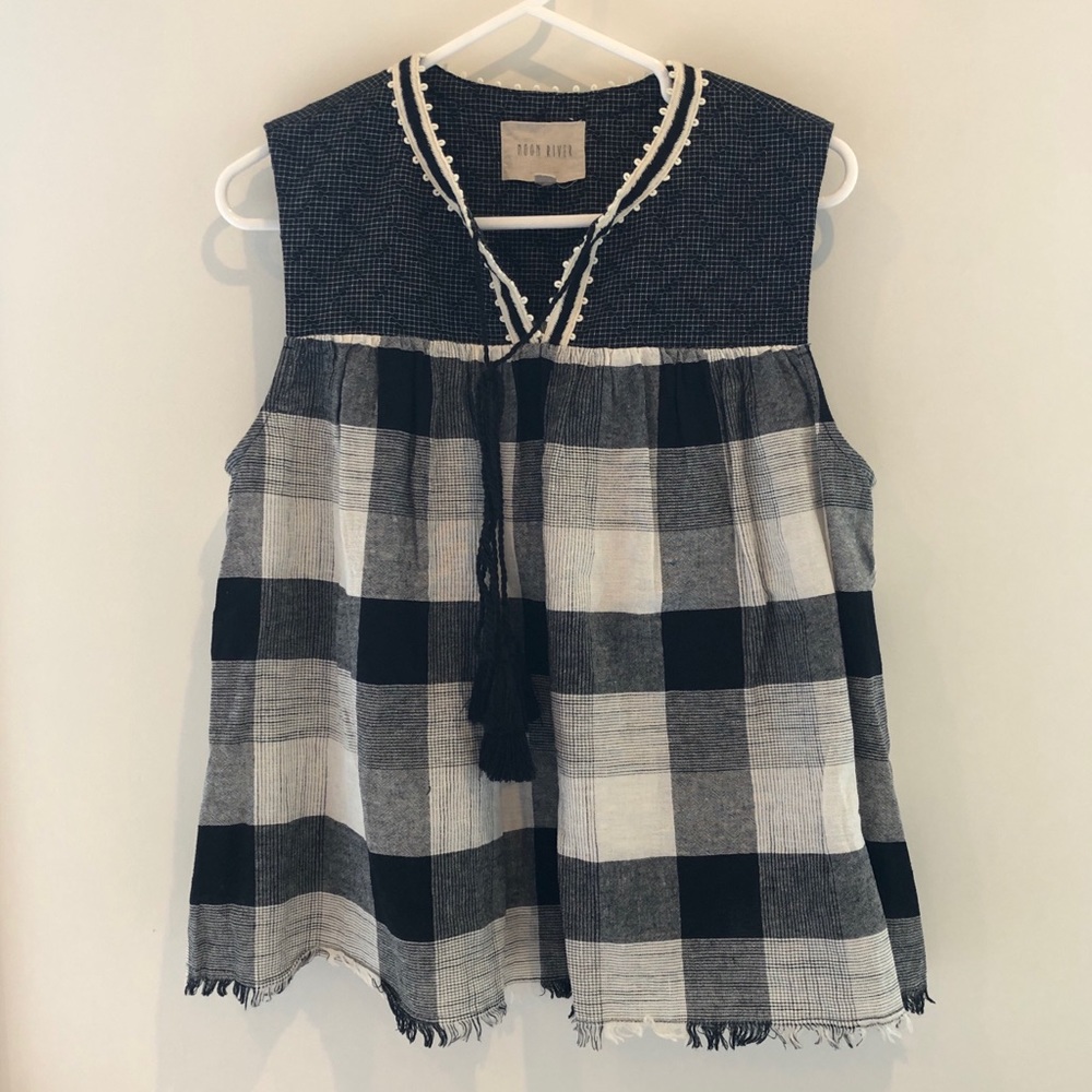 Black and white printed too with tassel details